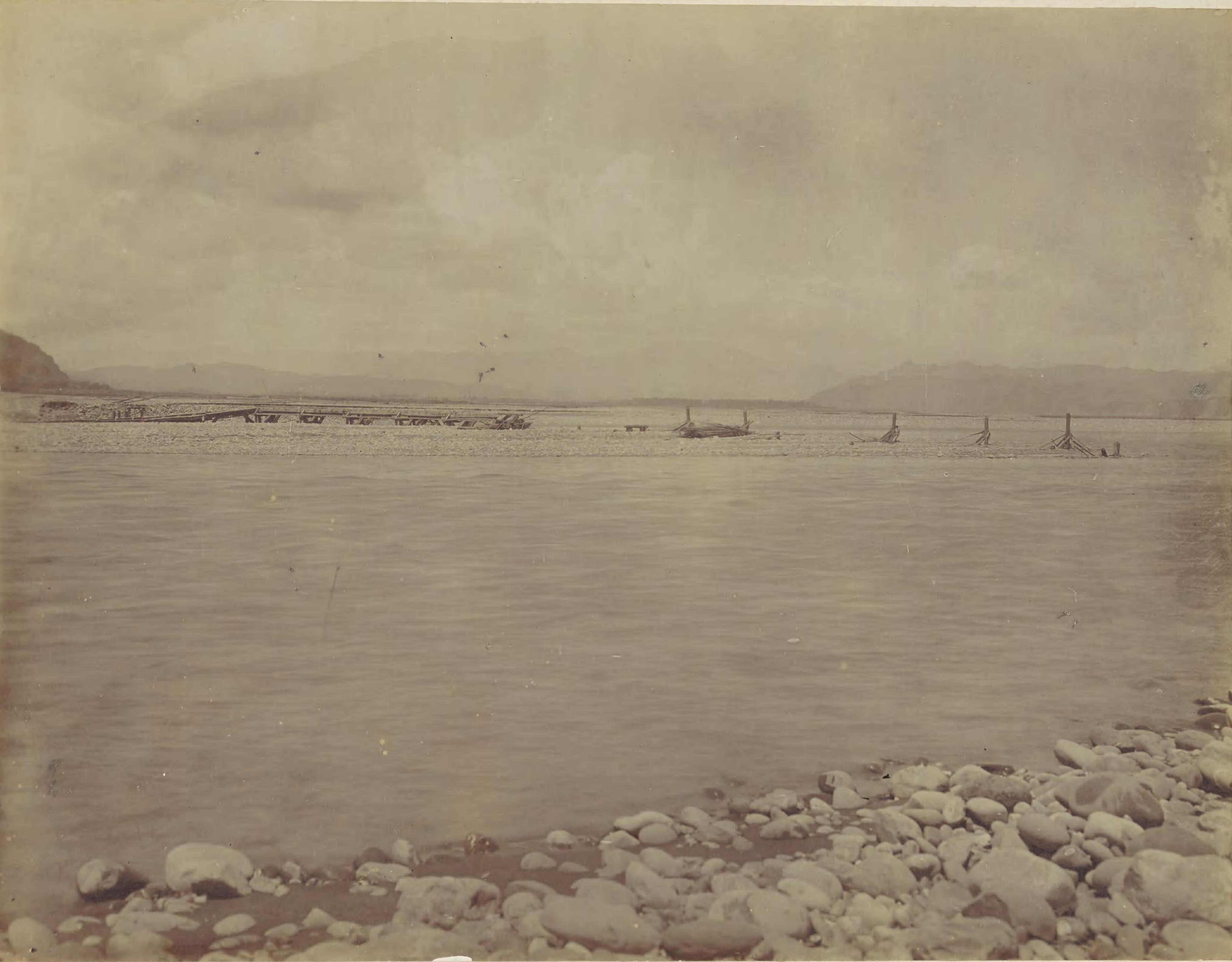 1905年6月18日濁水溪鐵道橋被洪水沖毀。