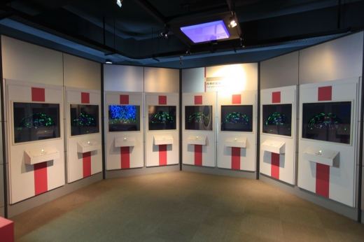 這是氣象展示場中，「四季的星空」展覽區，在不同的季節會看到不同的星座。